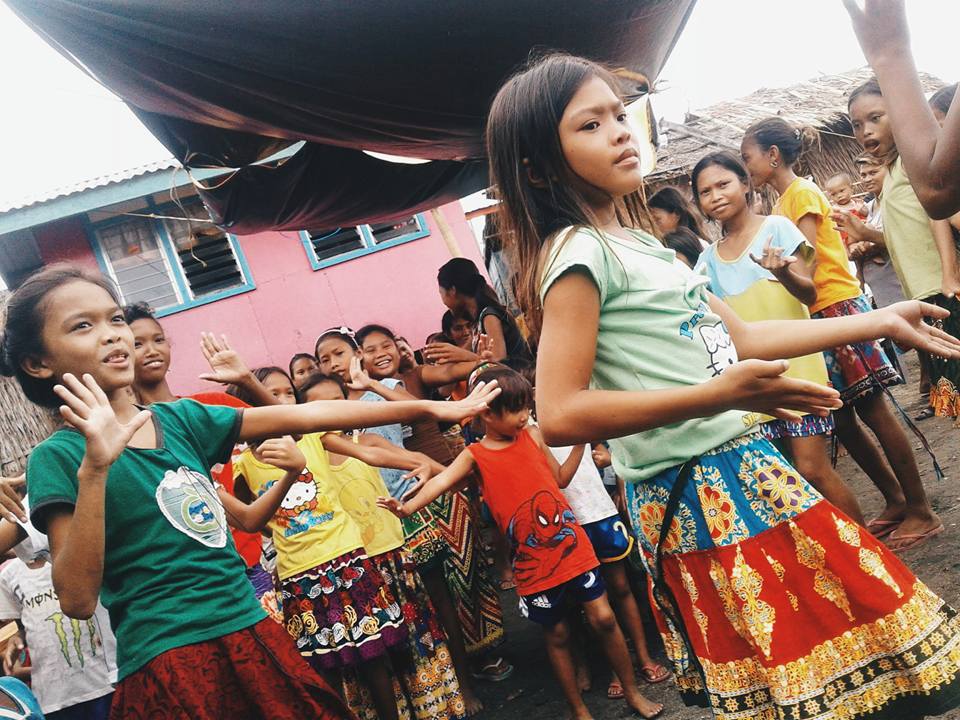 Badjao children showing their cultural dance
